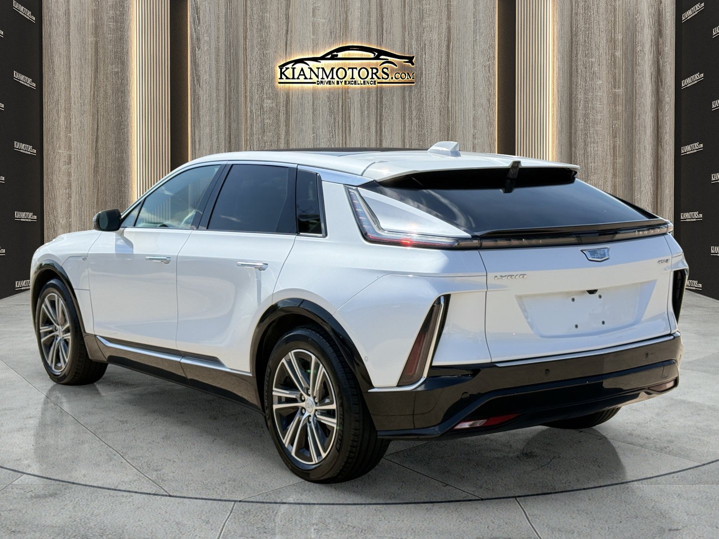 Used 2024 Cadillac Lyriq Luxury RWD image 9