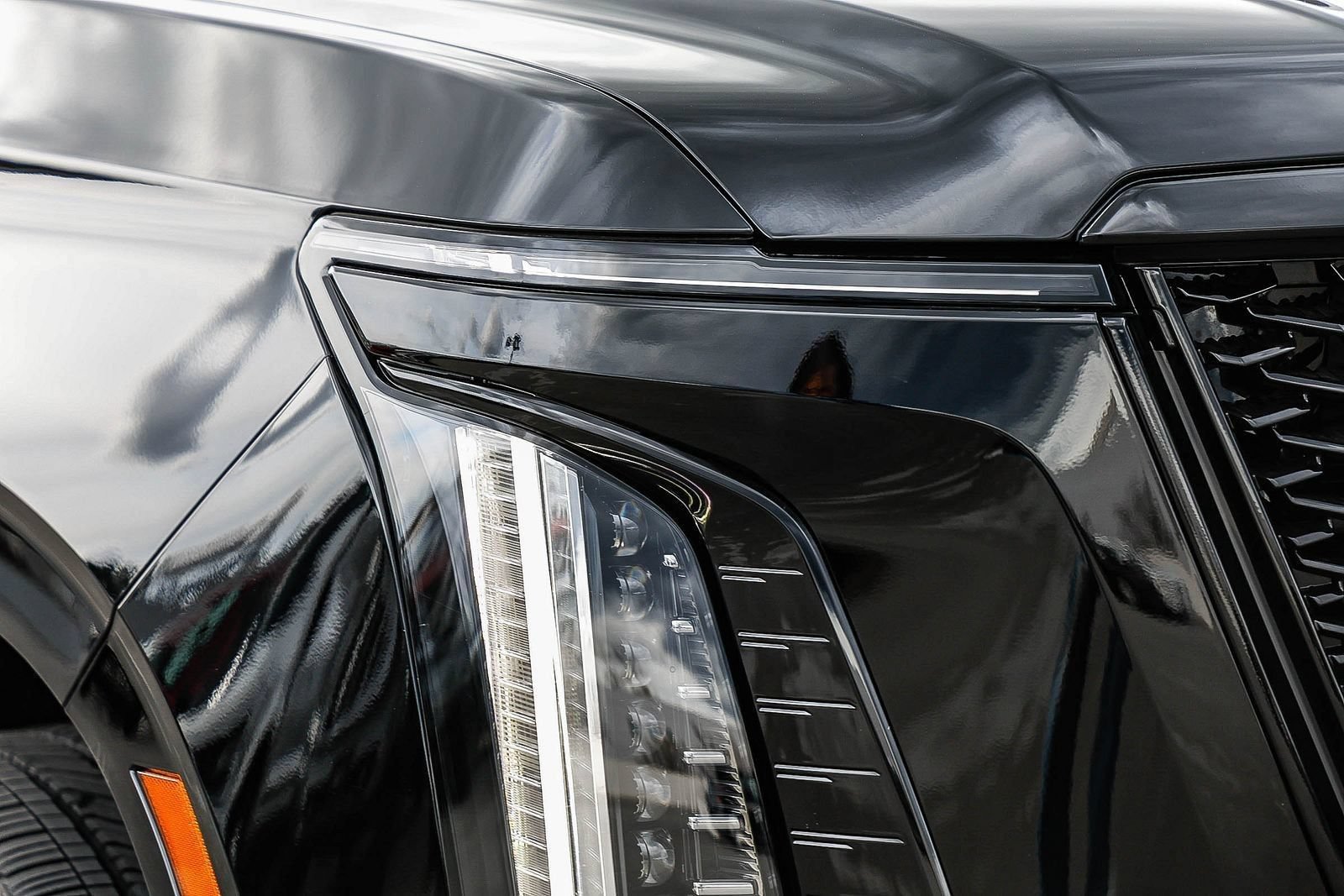 Used 2025 Cadillac Escalade V AWD/4WD image 8