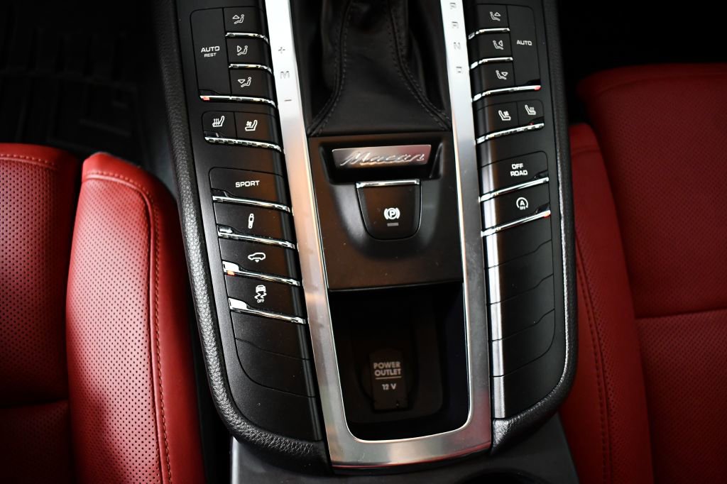 Used 2016 Porsche Macan S w/ Premium Package Plus image 40