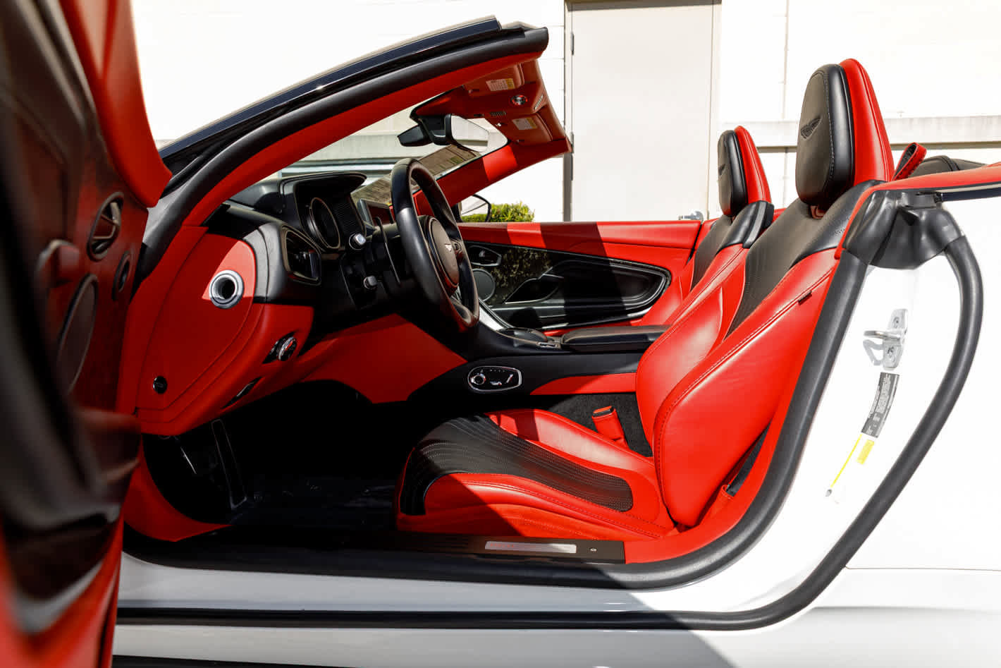 Used 2019 Aston Martin DB11 Volante image 12