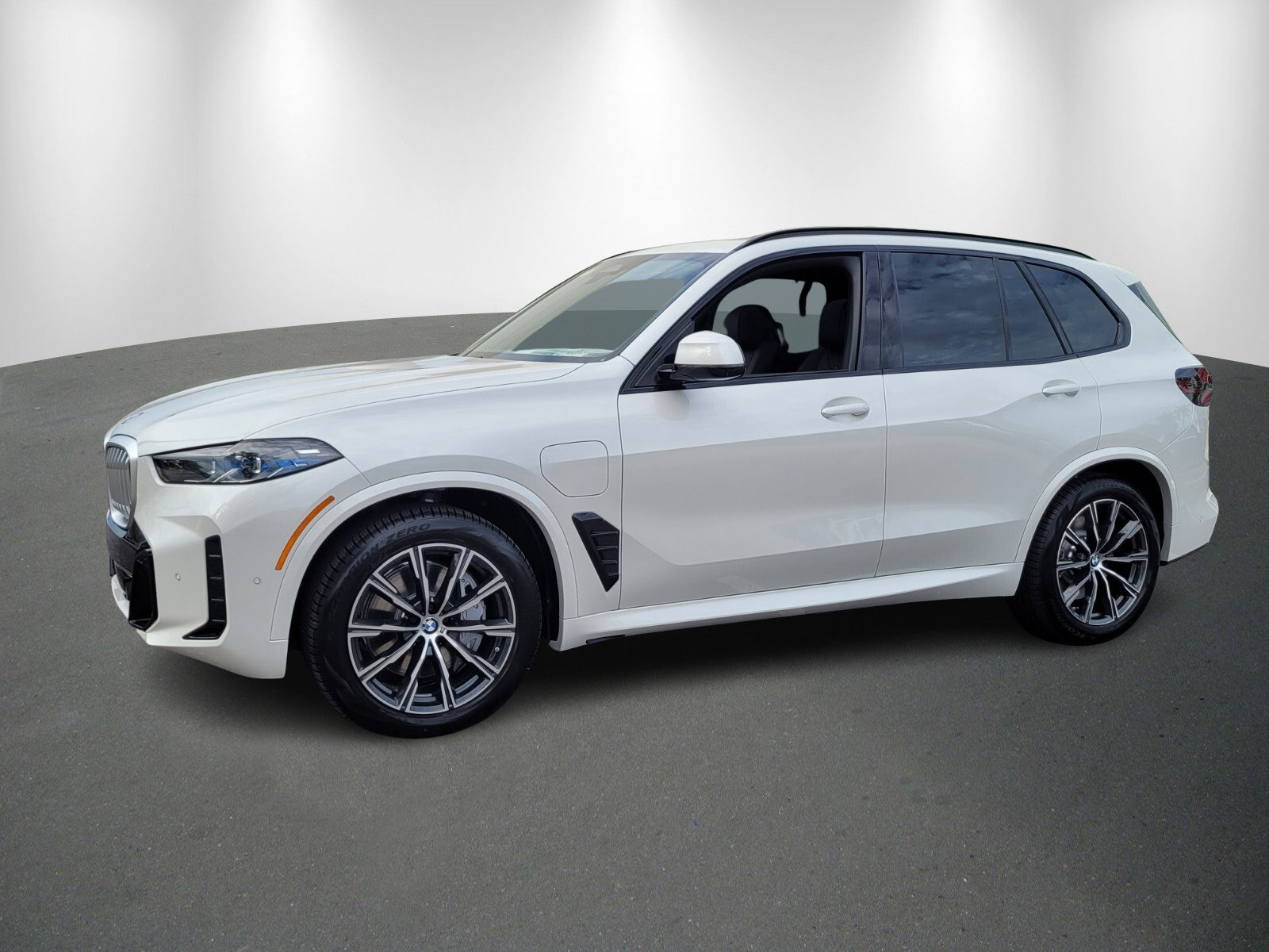 New 2026 BMW X5 xDrive50e w/ M Sport Package image 3