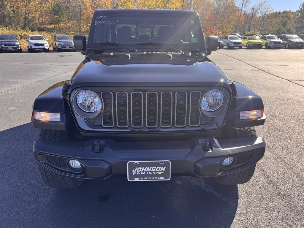 Used 2025 Jeep Gladiator Sport image 16