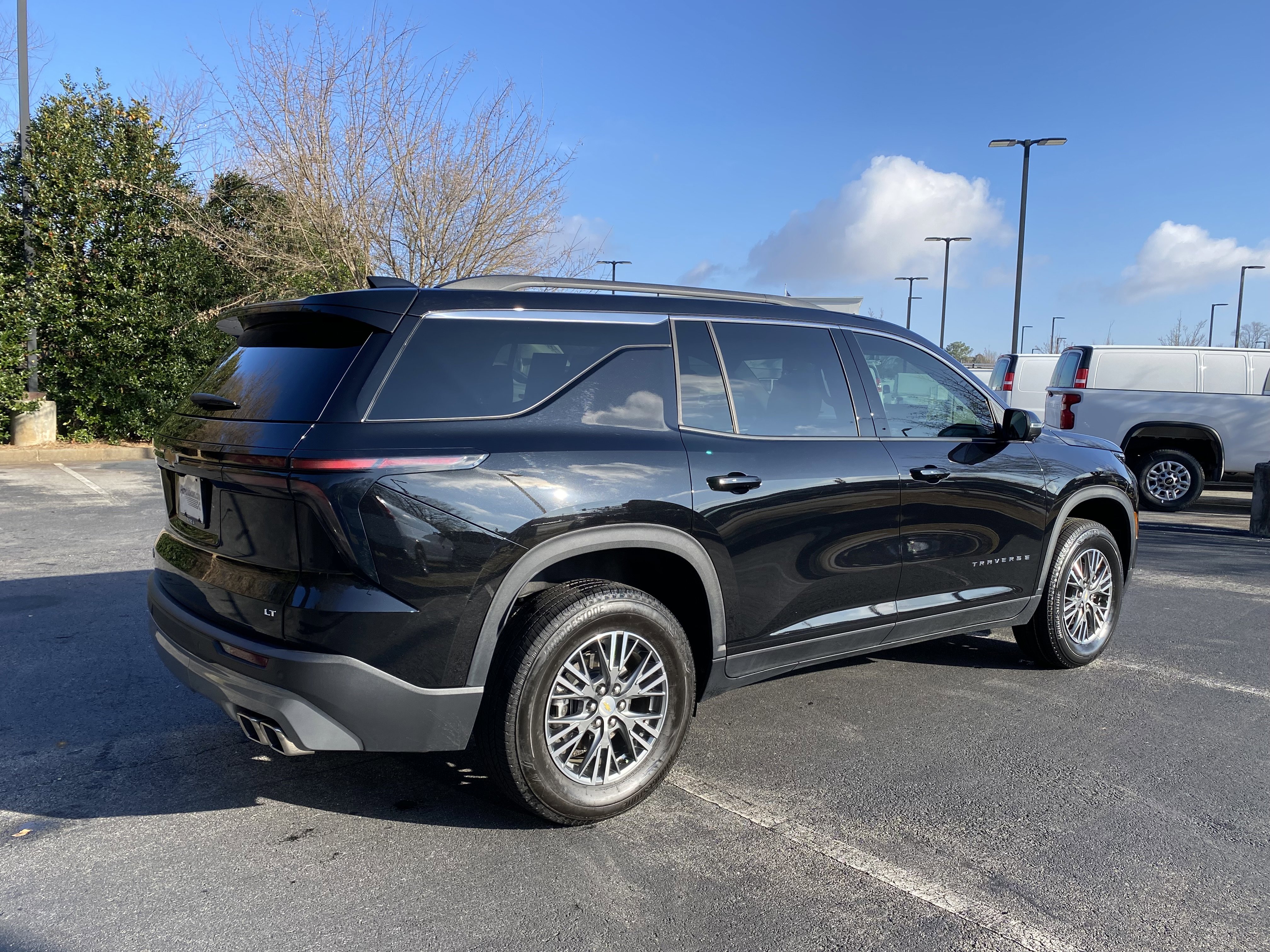 Used 2024 Chevrolet Traverse LT w/ Trailering Package image 9