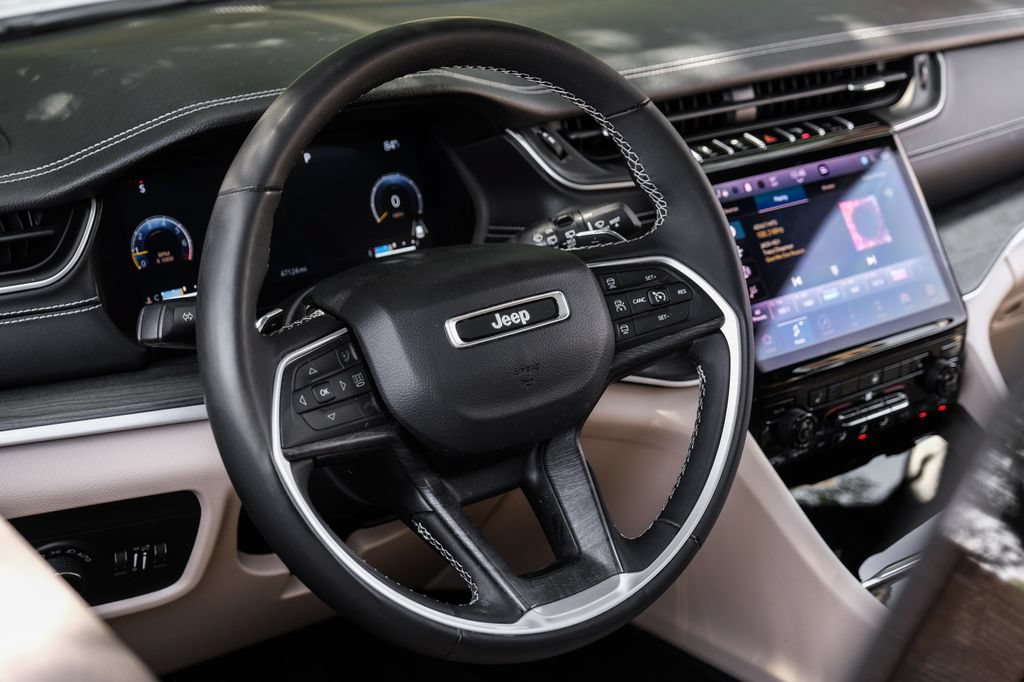 Used 2023 Jeep Grand Cherokee Limited RWD image 4