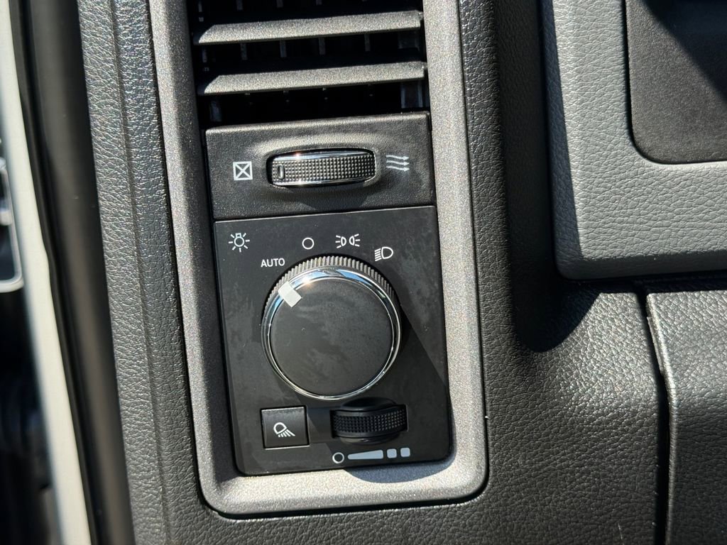 Used 2017 RAM 3500 Tradesman w/ Chrome Appearance Group image 21