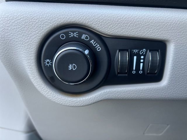 Used 2022 Chrysler Pacifica Touring-L image 27