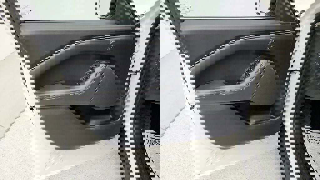 Used 2025 Ford Mustang Mach-E Select image 10