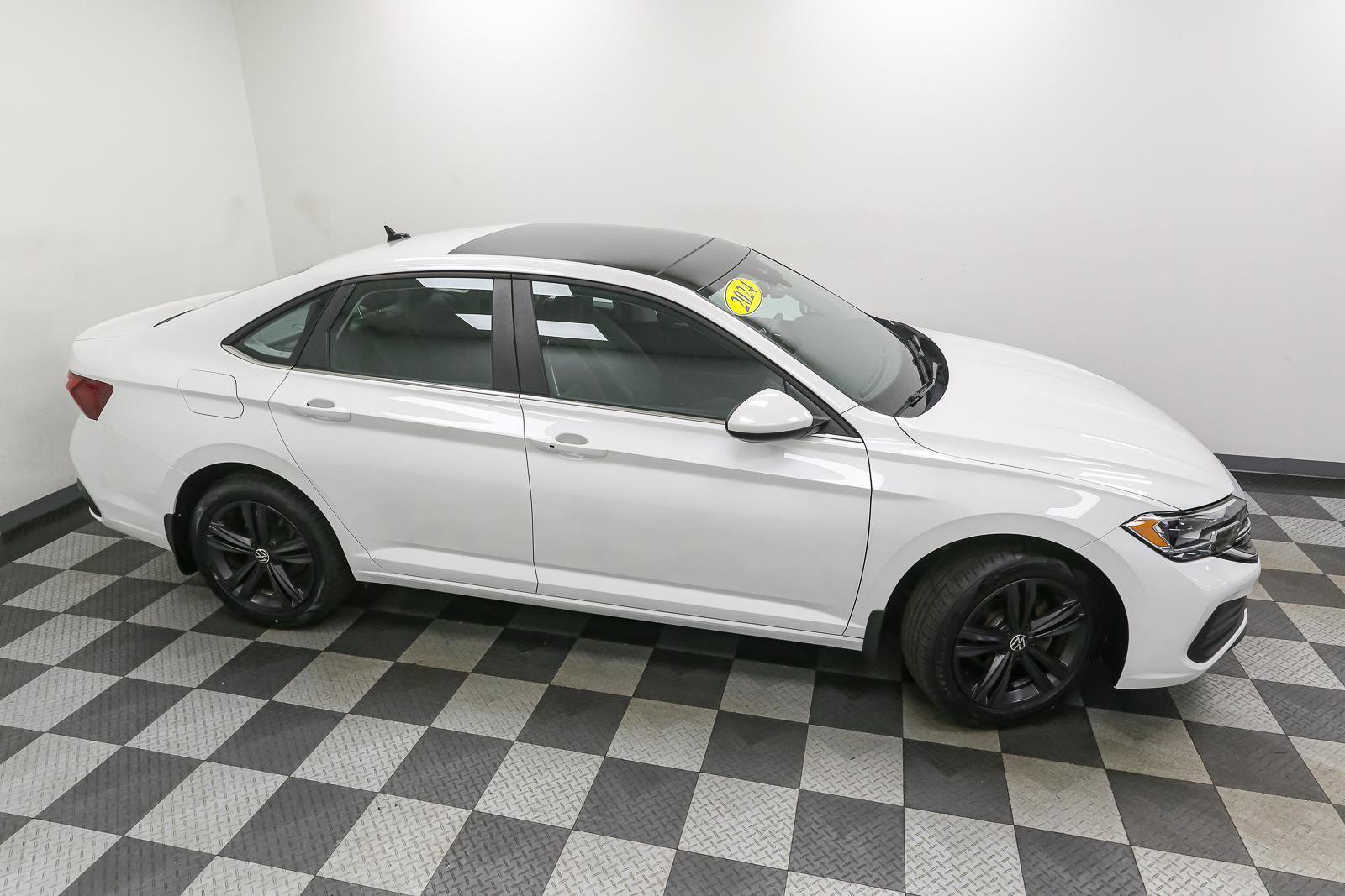 Used 2024 Volkswagen Jetta SE image 6