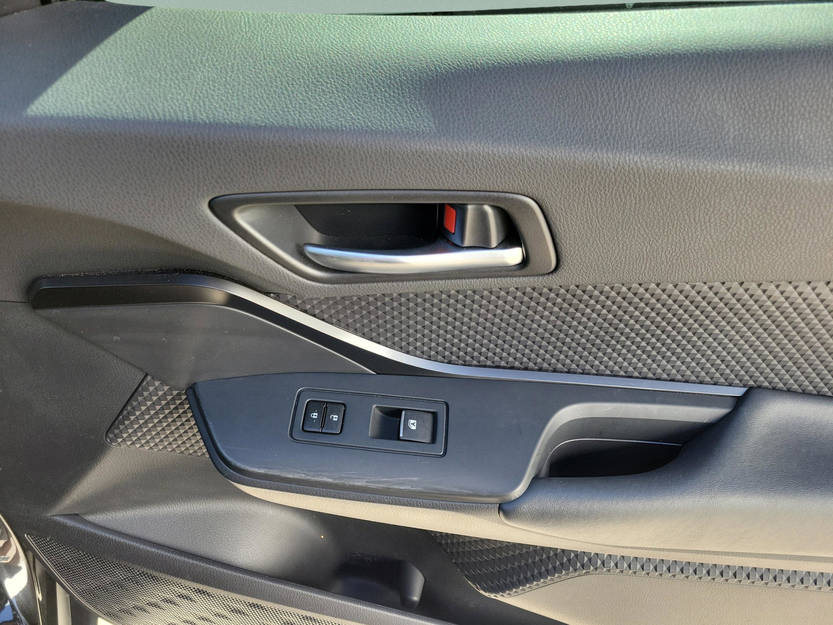 Used 2018 Toyota C-HR XLE FWD image 8