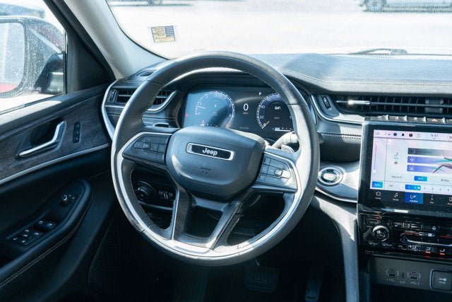 Certified 2023 Jeep Grand Cherokee Limited RWD image 30