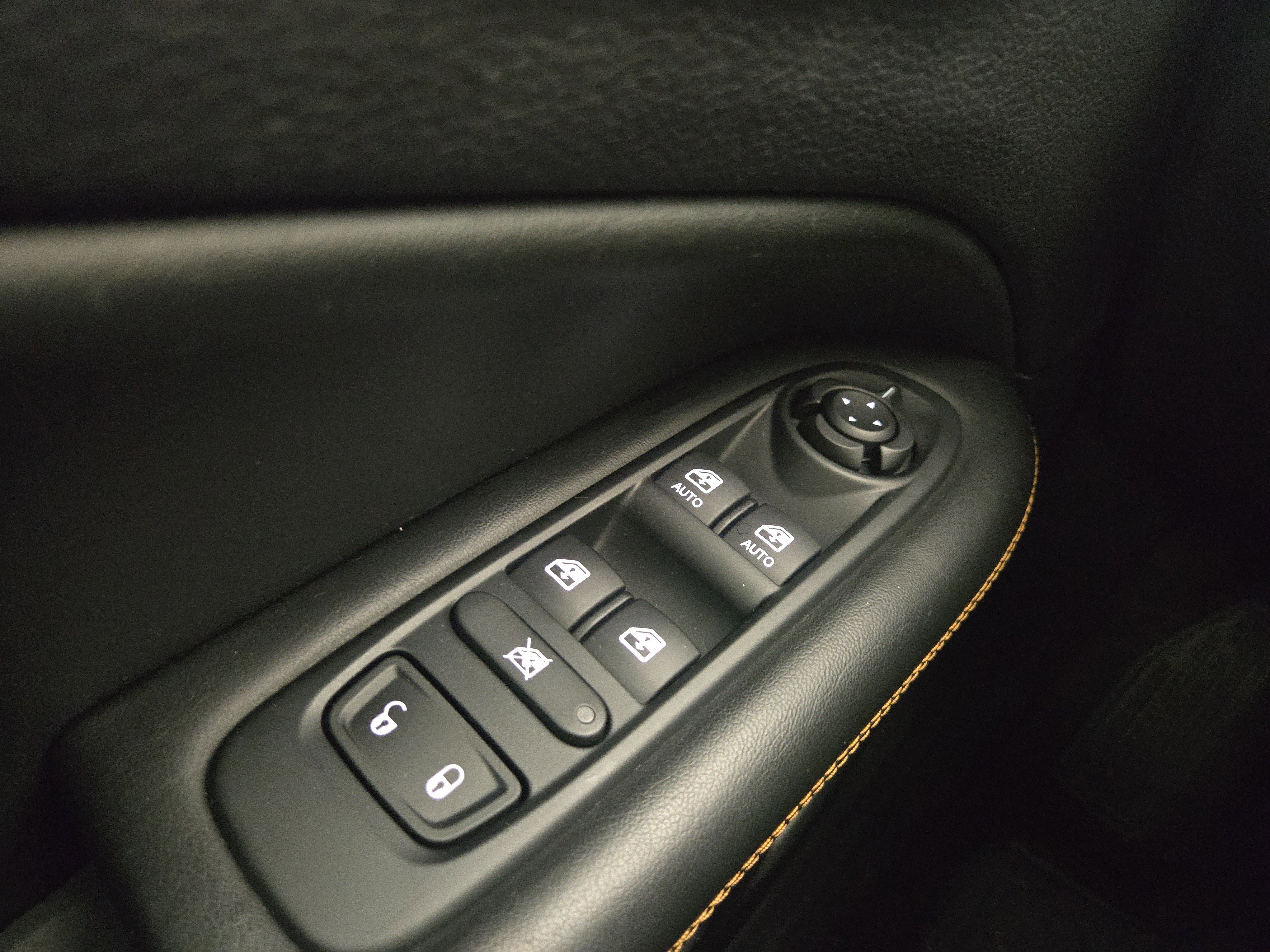 Used 2018 Jeep Compass Limited w/ Navigation Group image 30