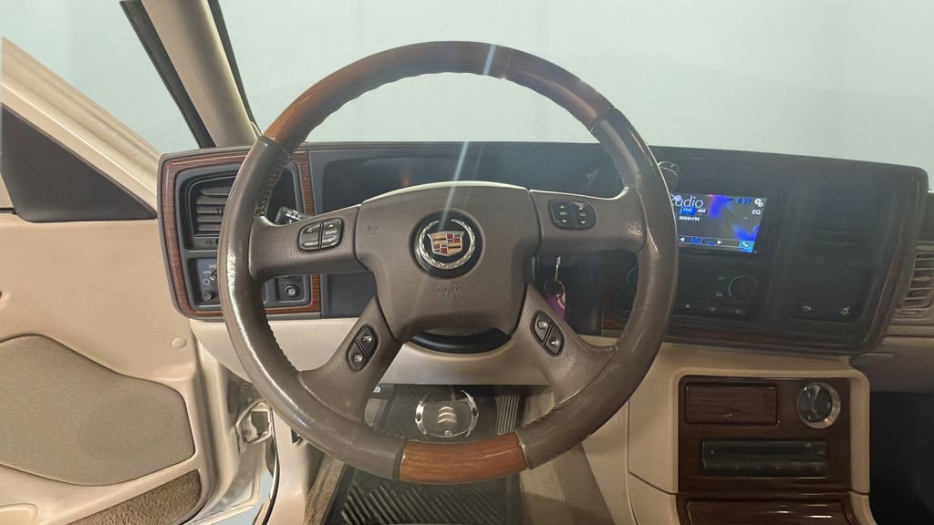Used 2004 Cadillac Escalade AWD image 12