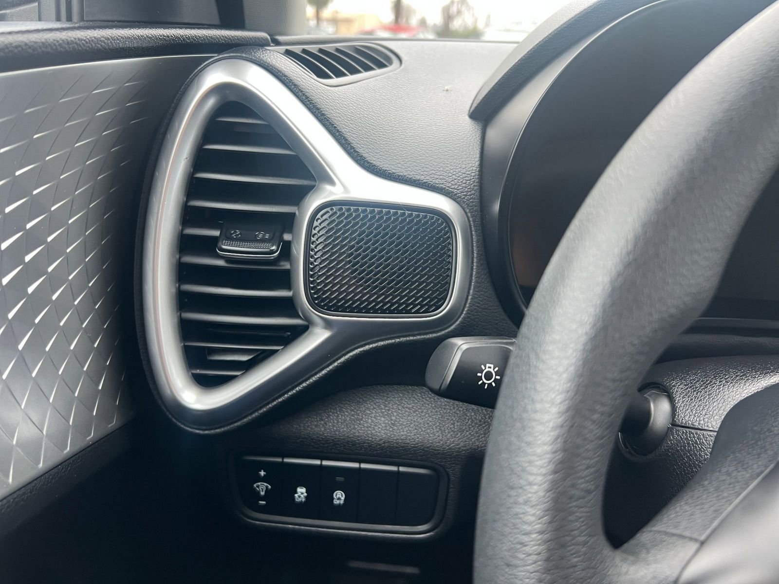 Used 2025 Kia Soul LX w/ LX Technology Package image 31