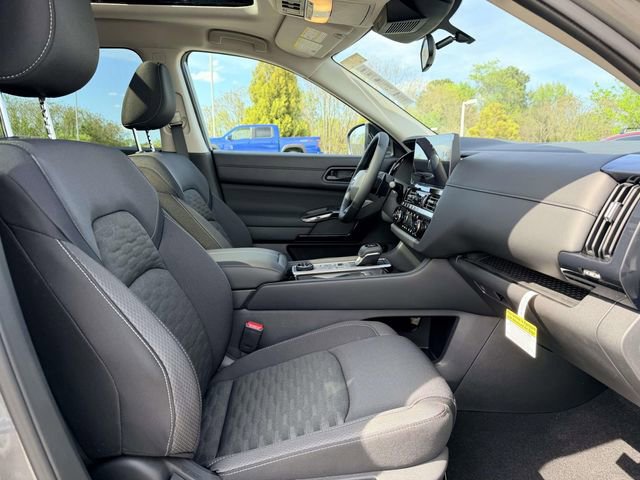 New 2026 Nissan Pathfinder SV w/ SV Premium Package AWD/4WD image 10