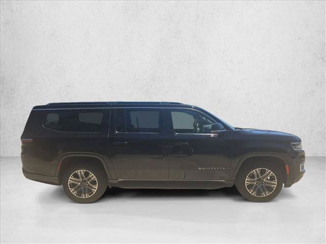 Used 2024 Jeep Wagoneer L Series II AWD/4WD image 4