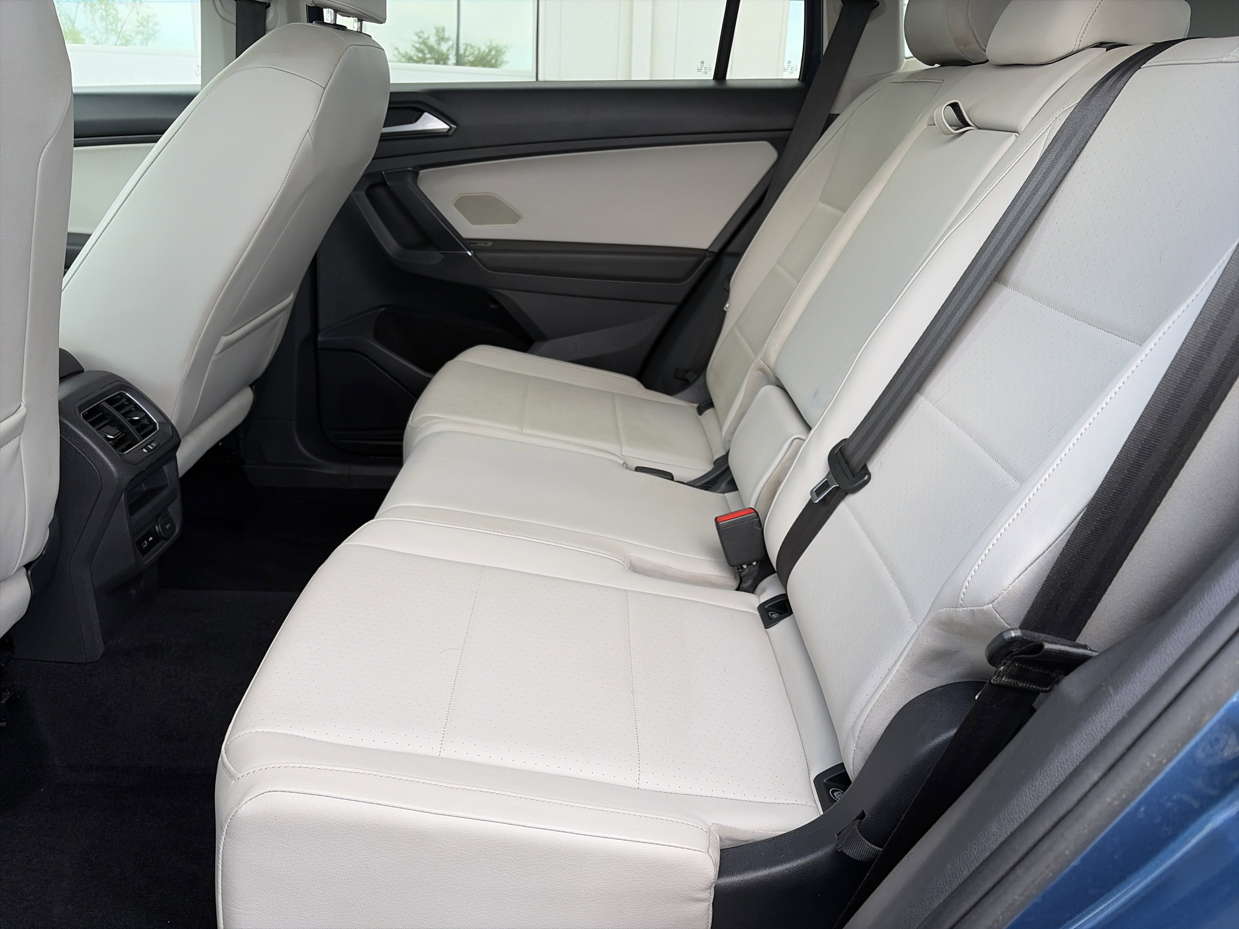 Used 2018 Volkswagen Tiguan SE w/ Panoramic Sunroof Package AWD/4WD image 22