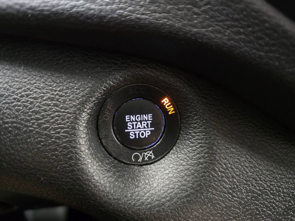 Used 2021 Jeep Cherokee Trailhawk w/ Technology Group image 30