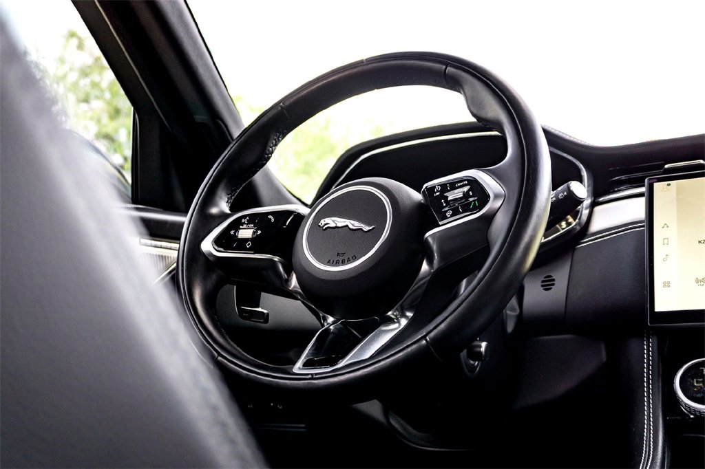 Used 2024 Jaguar F-PACE R-Dynamic S image 31
