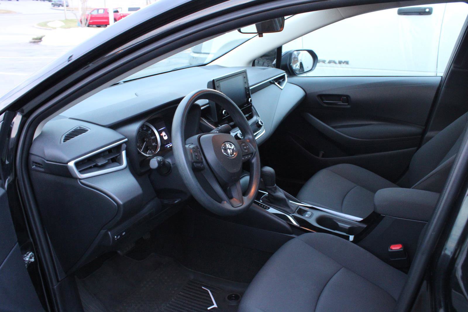 Used 2022 Toyota Corolla LE image 8