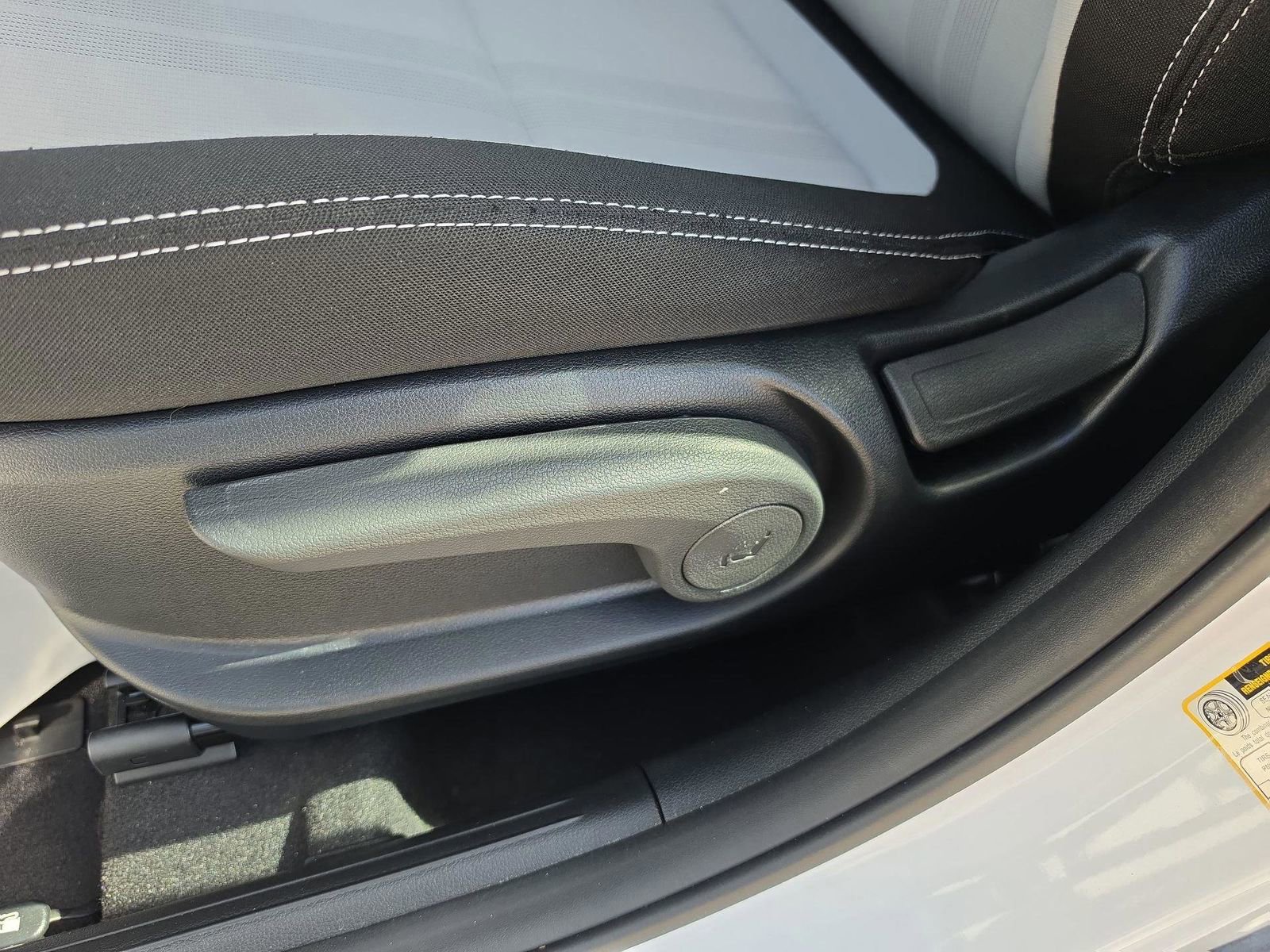 Used 2023 Hyundai Venue SEL image 22