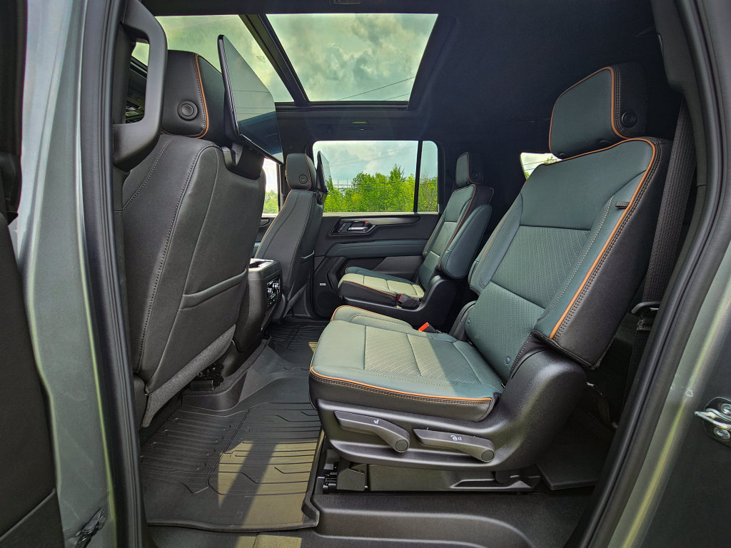 New 2026 GMC Yukon XL AT4 w/ AT4 Premium Plus Package AWD/4WD image 38