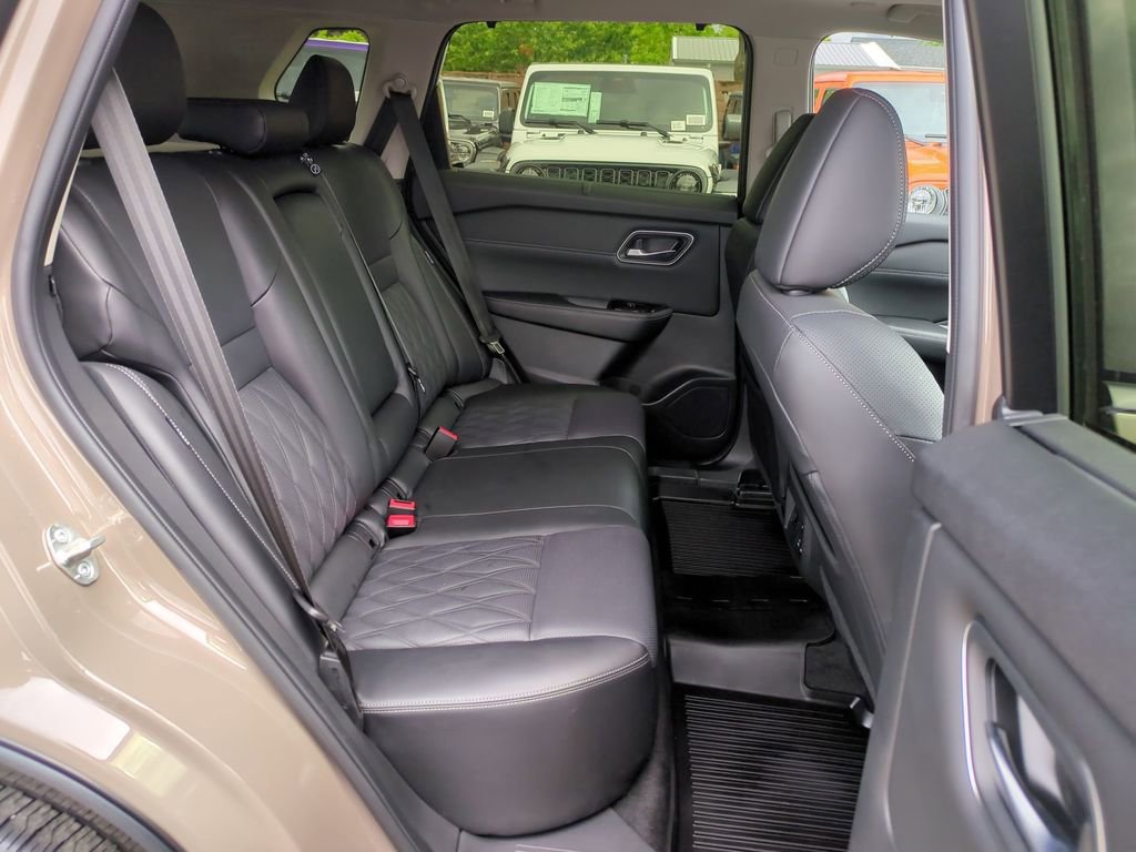 Used 2025 Nissan Rogue Platinum w/ Platinum Premium Package AWD/4WD image 17