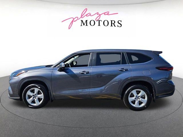 Used 2024 Toyota Highlander LE AWD/4WD image 8