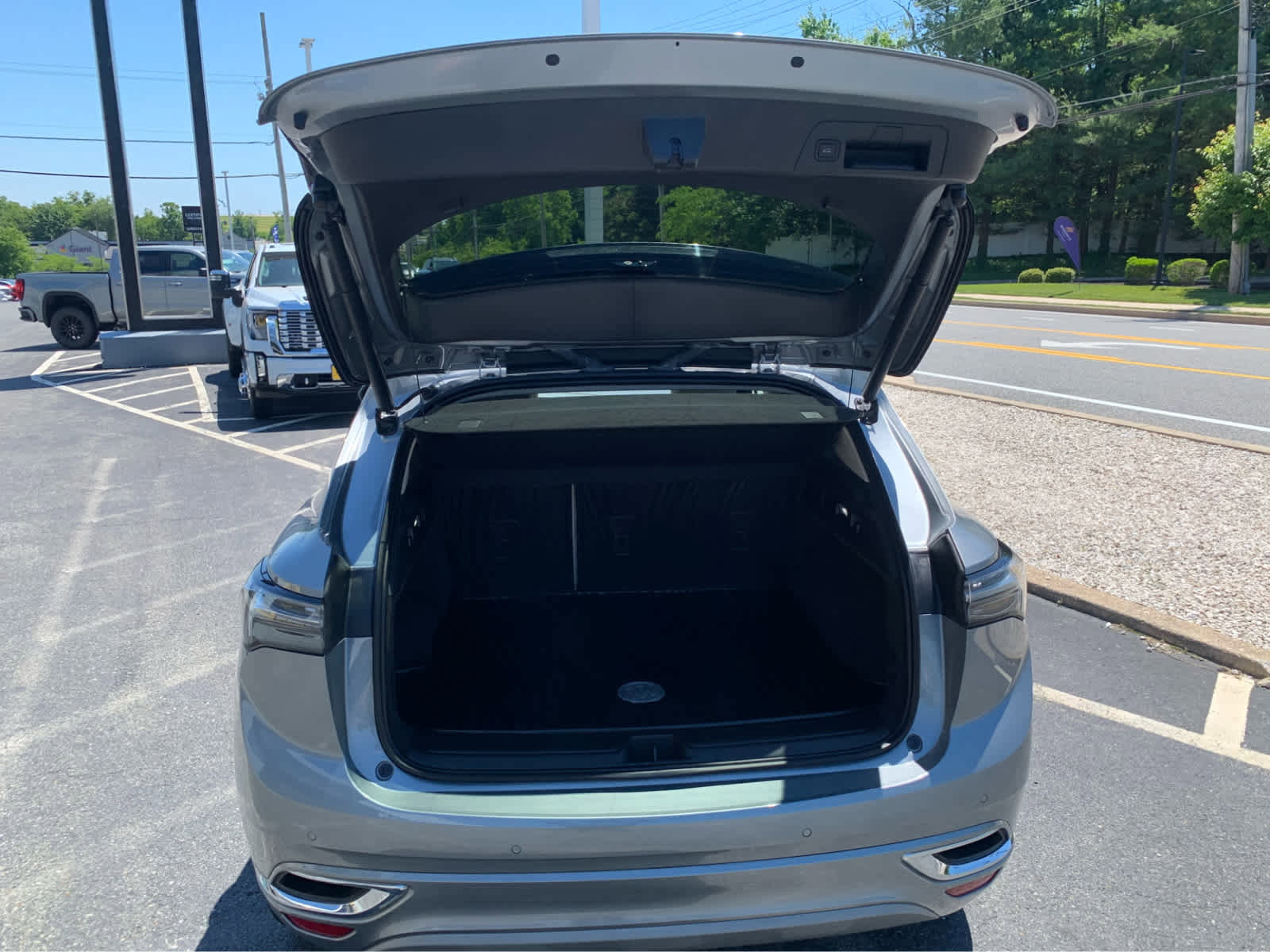 Used 2023 Buick Envision Avenir AWD/4WD image 5