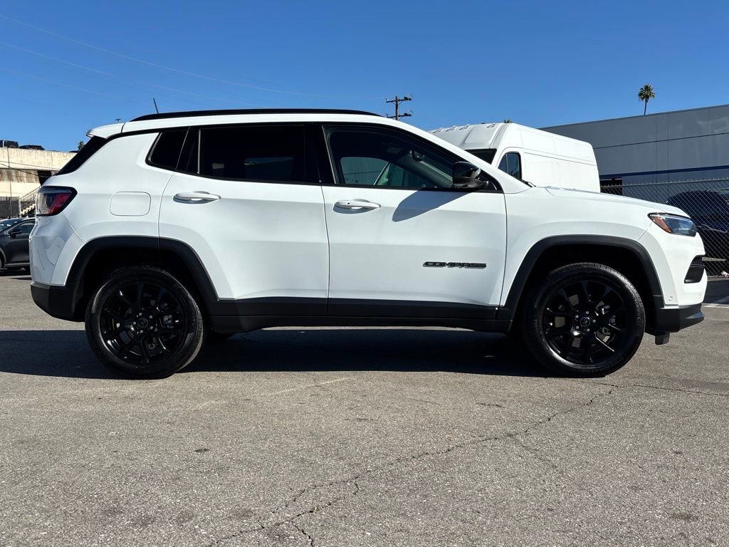 Used 2025 Jeep Compass Latitude w/ Convenience Group image 3