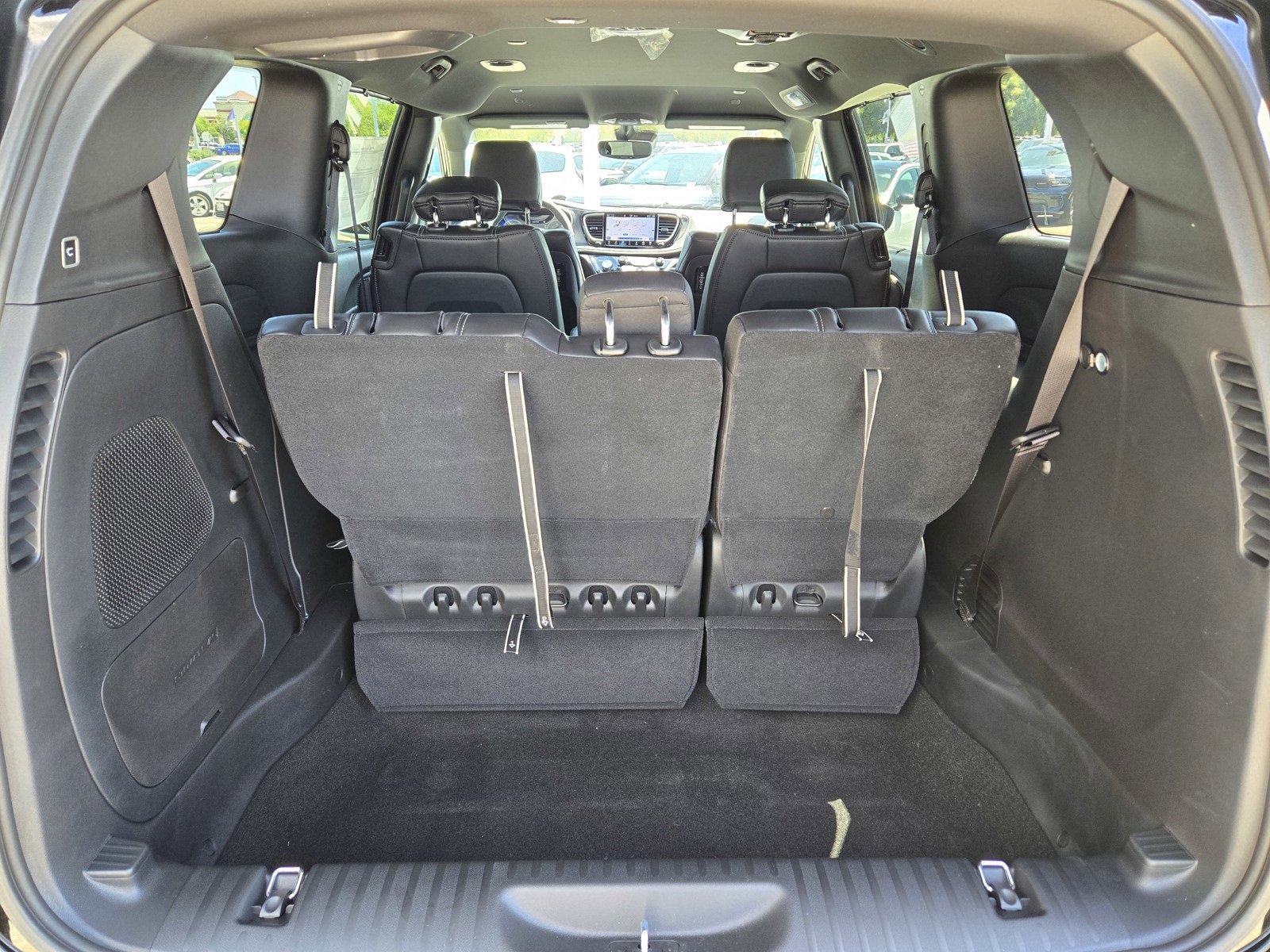 New 2025 Chrysler Pacifica Select w/ Uconnect Theater Family Group image 6