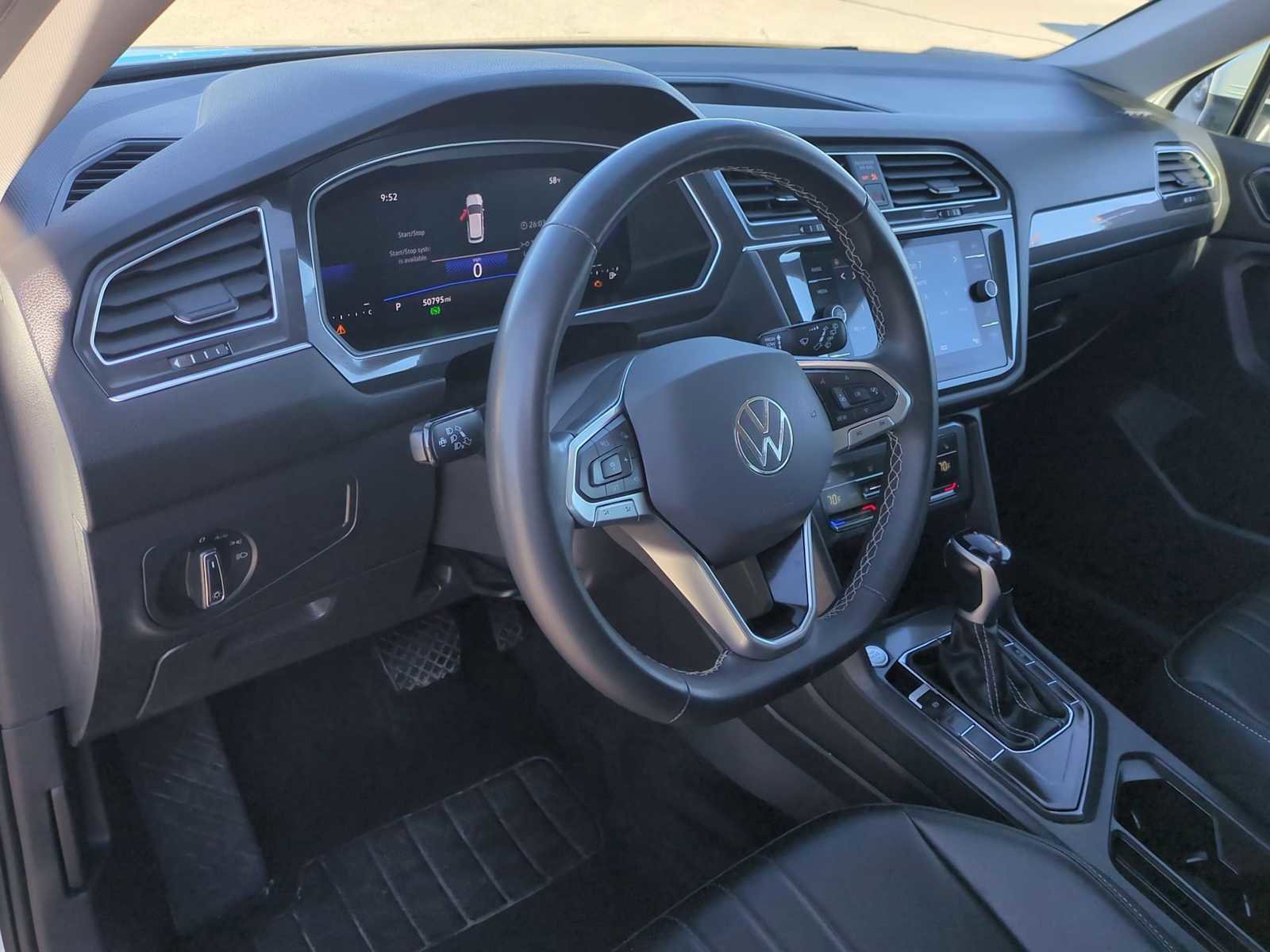 Used 2024 Volkswagen Tiguan SE image 10