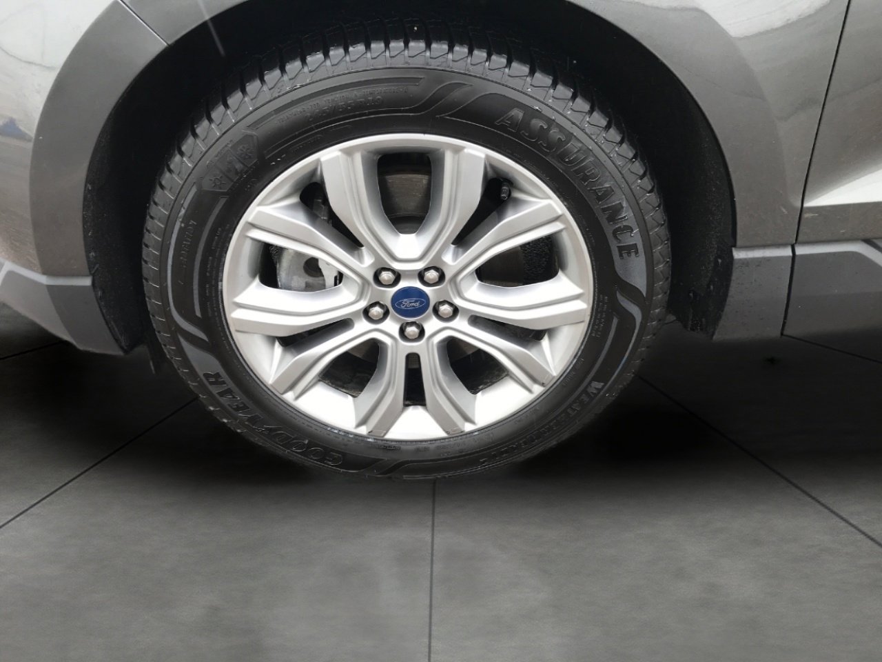 Used 2019 Ford Edge Titanium w/ Cold Weather Package AWD/4WD image 4