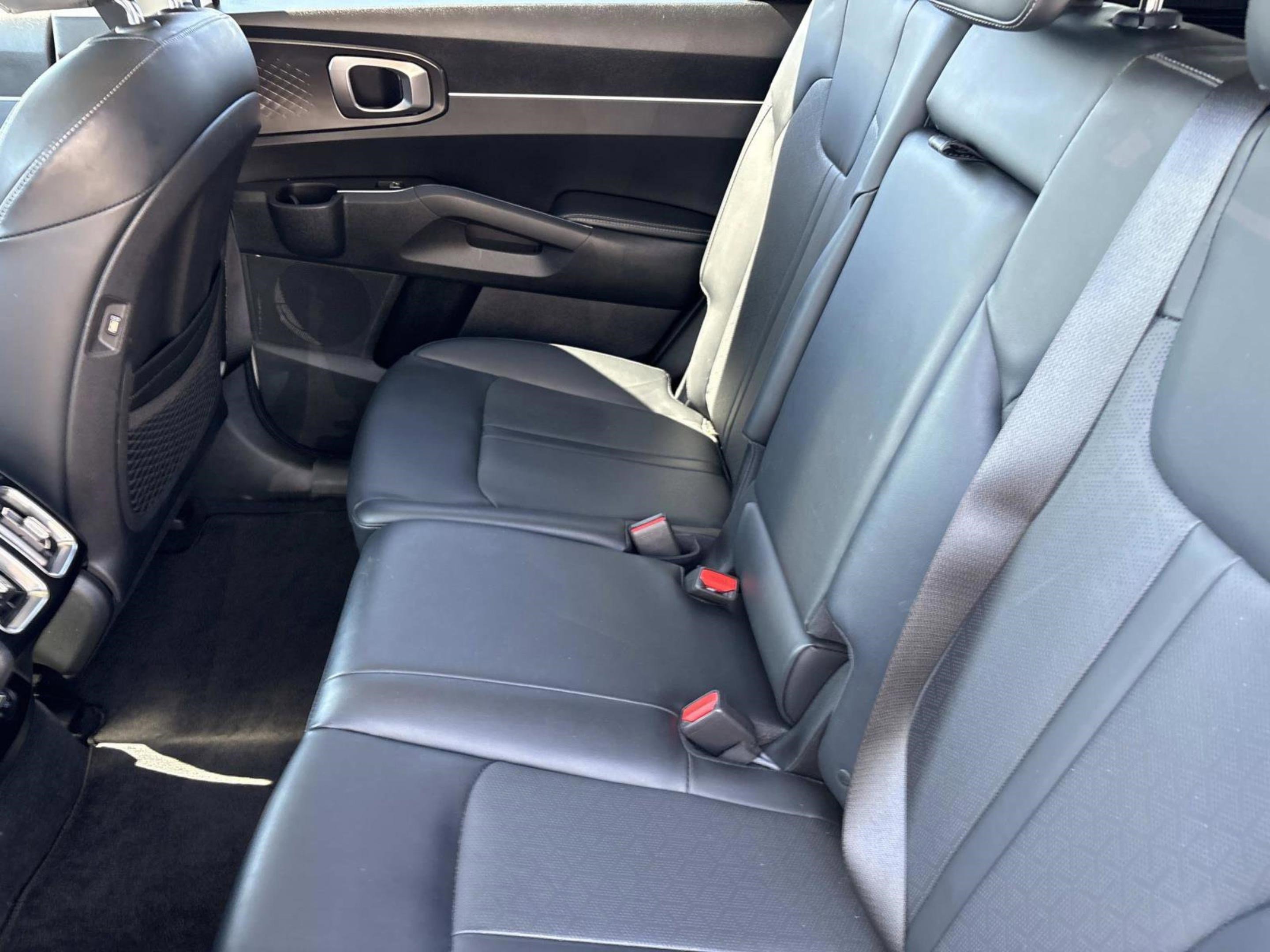 Used 2021 Kia Sorento S image 17