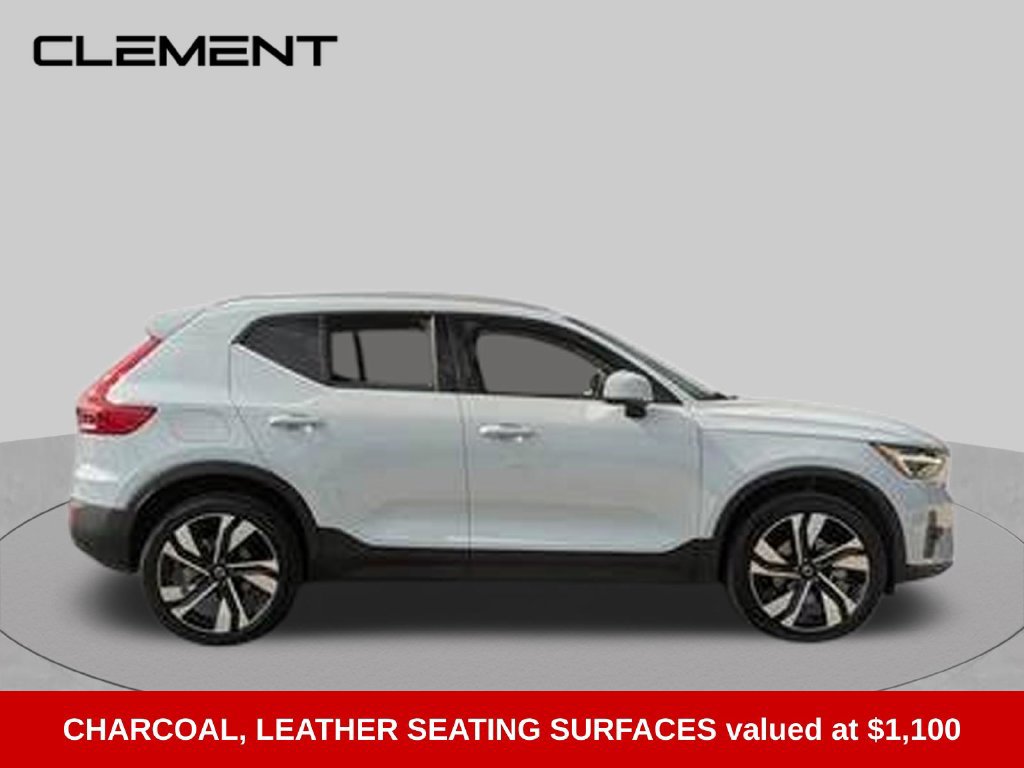 Used 2025 Volvo XC40 B5 Core AWD/4WD image 3