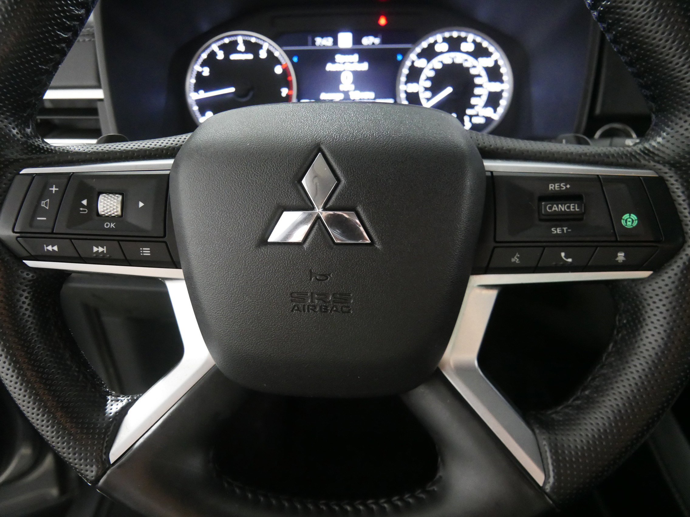 Used 2022 Mitsubishi Outlander SE image 25
