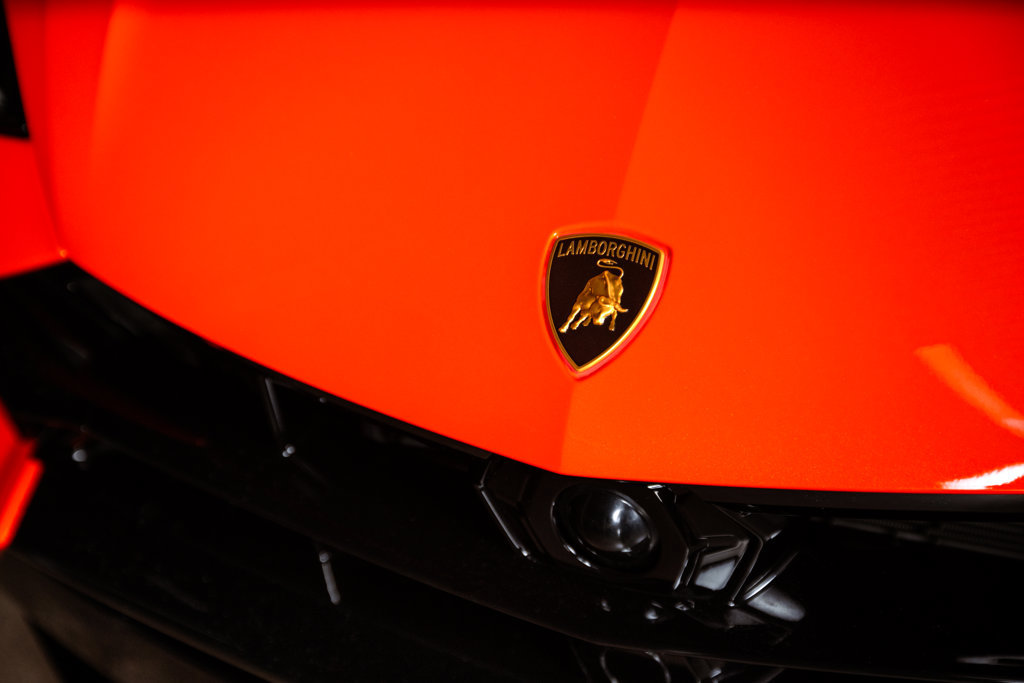 Used 2025 Lamborghini Urus SE AWD/4WD image 46