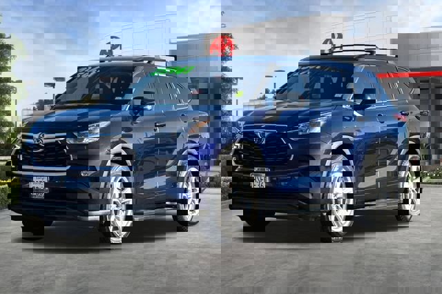 Used 2020 Toyota Highlander LE image 9