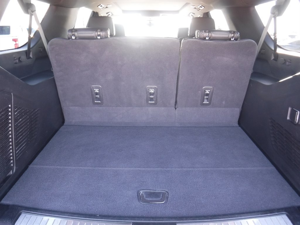 Used 2023 Chevrolet Suburban High Country image 6