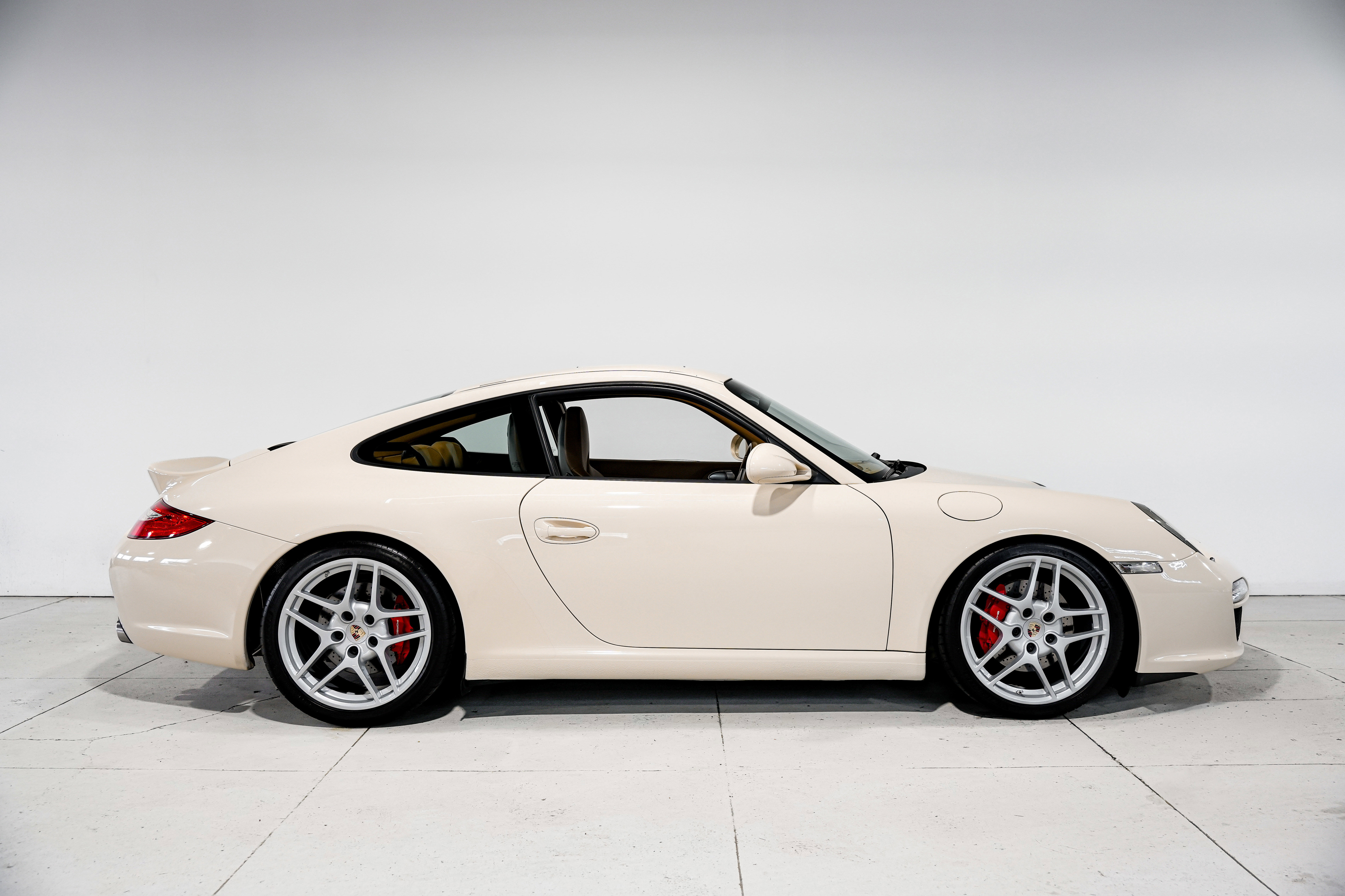 Used 2010 Porsche 911 Carrera S image 2