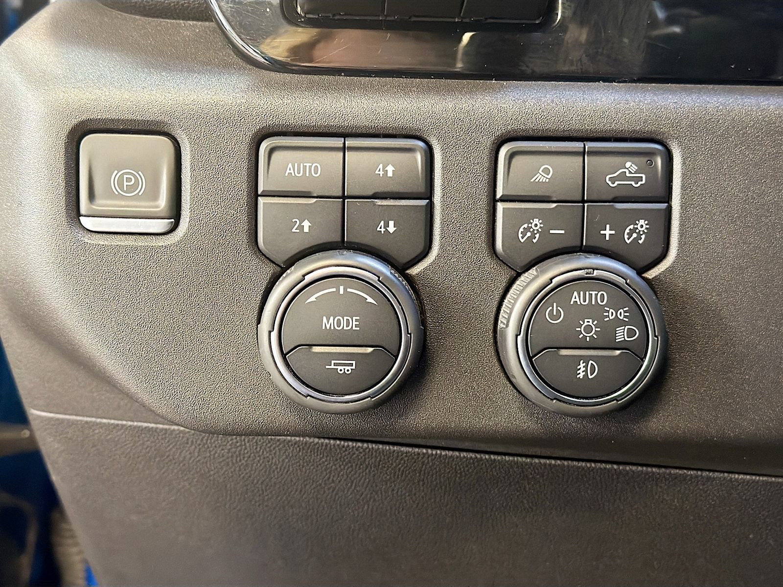 Used 2024 Chevrolet Silverado 1500 ZR2 w/ Technology Package AWD/4WD image 10