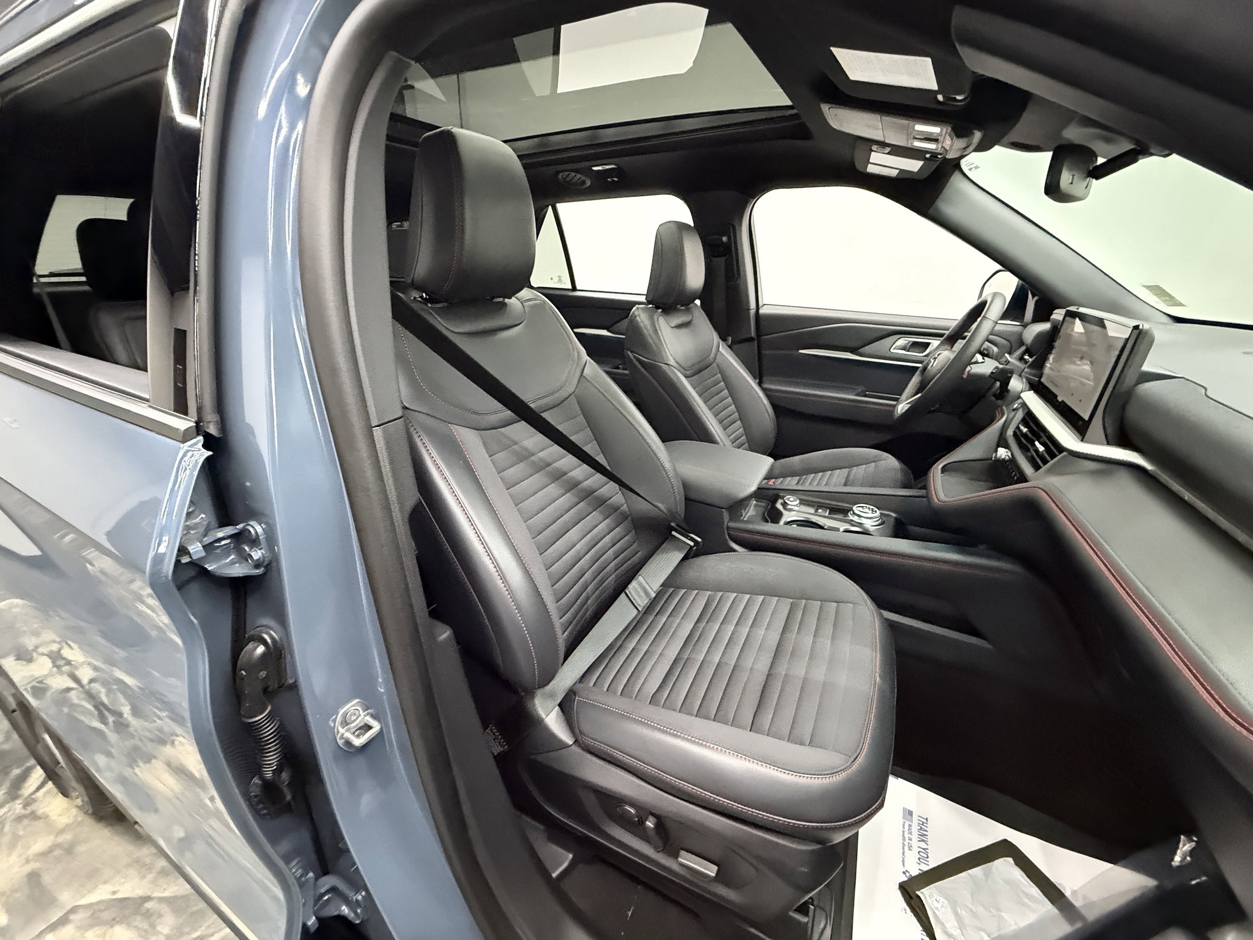 Used 2026 Ford Explorer ST-Line w/ ST-Line Street Pack AWD/4WD image 25