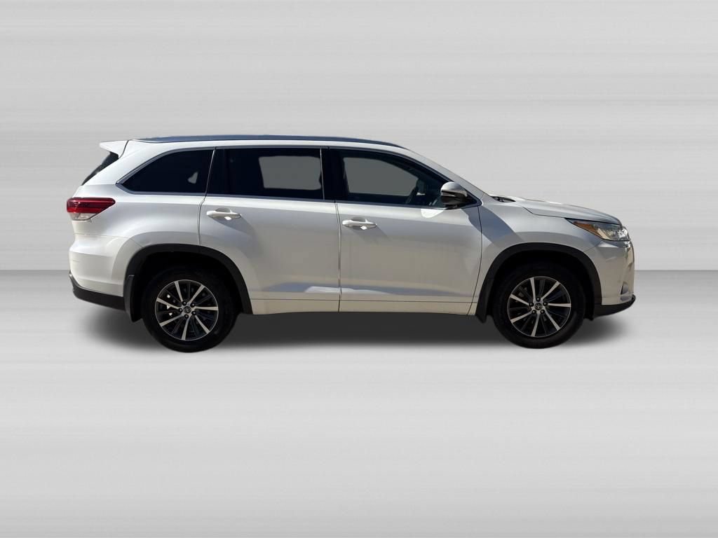 Used 2017 Toyota Highlander XLE AWD/4WD video 2