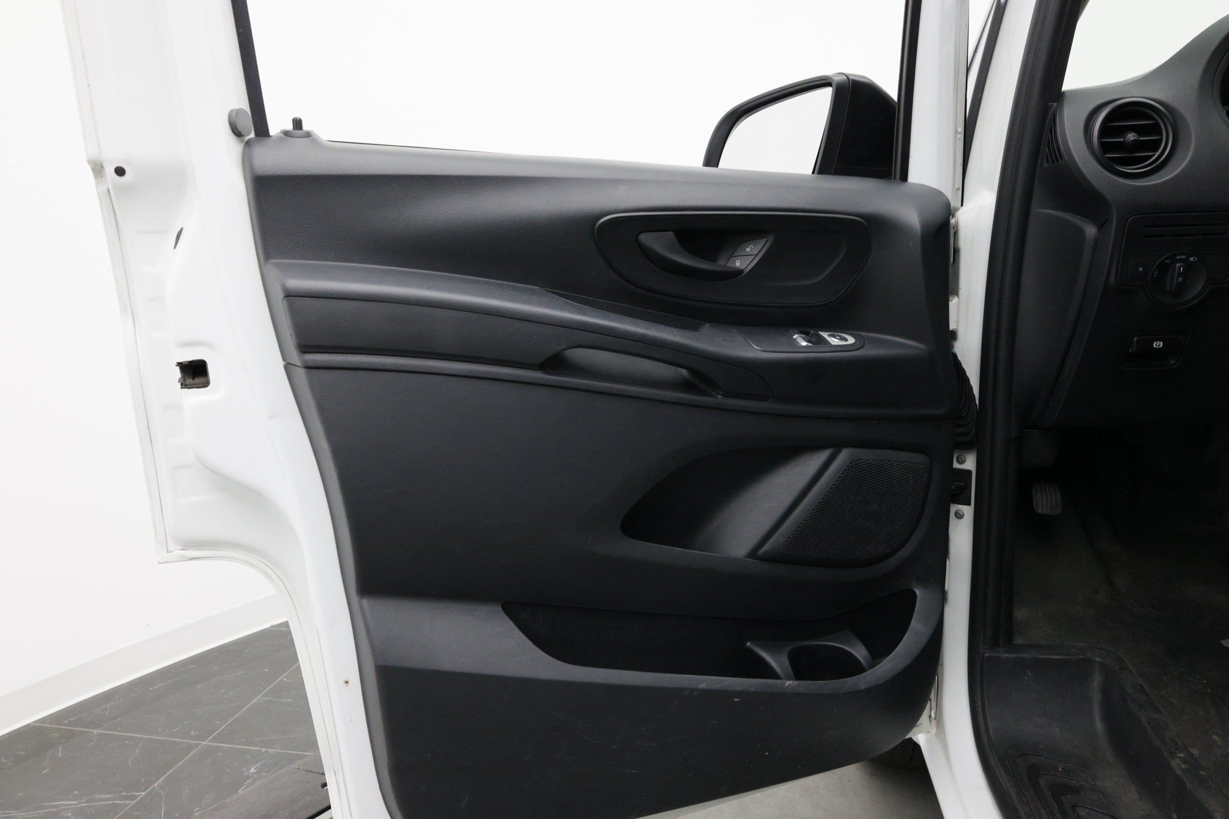 Used 2018 Mercedes-Benz Metris image 11