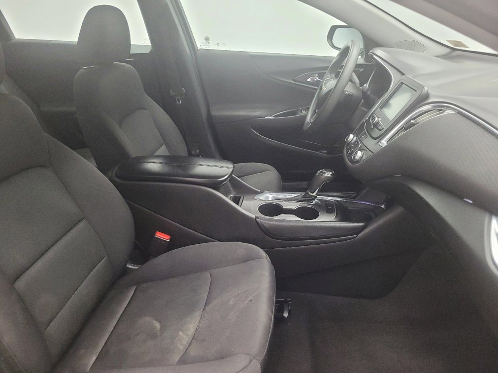 Used 2017 Chevrolet Malibu LT image 21