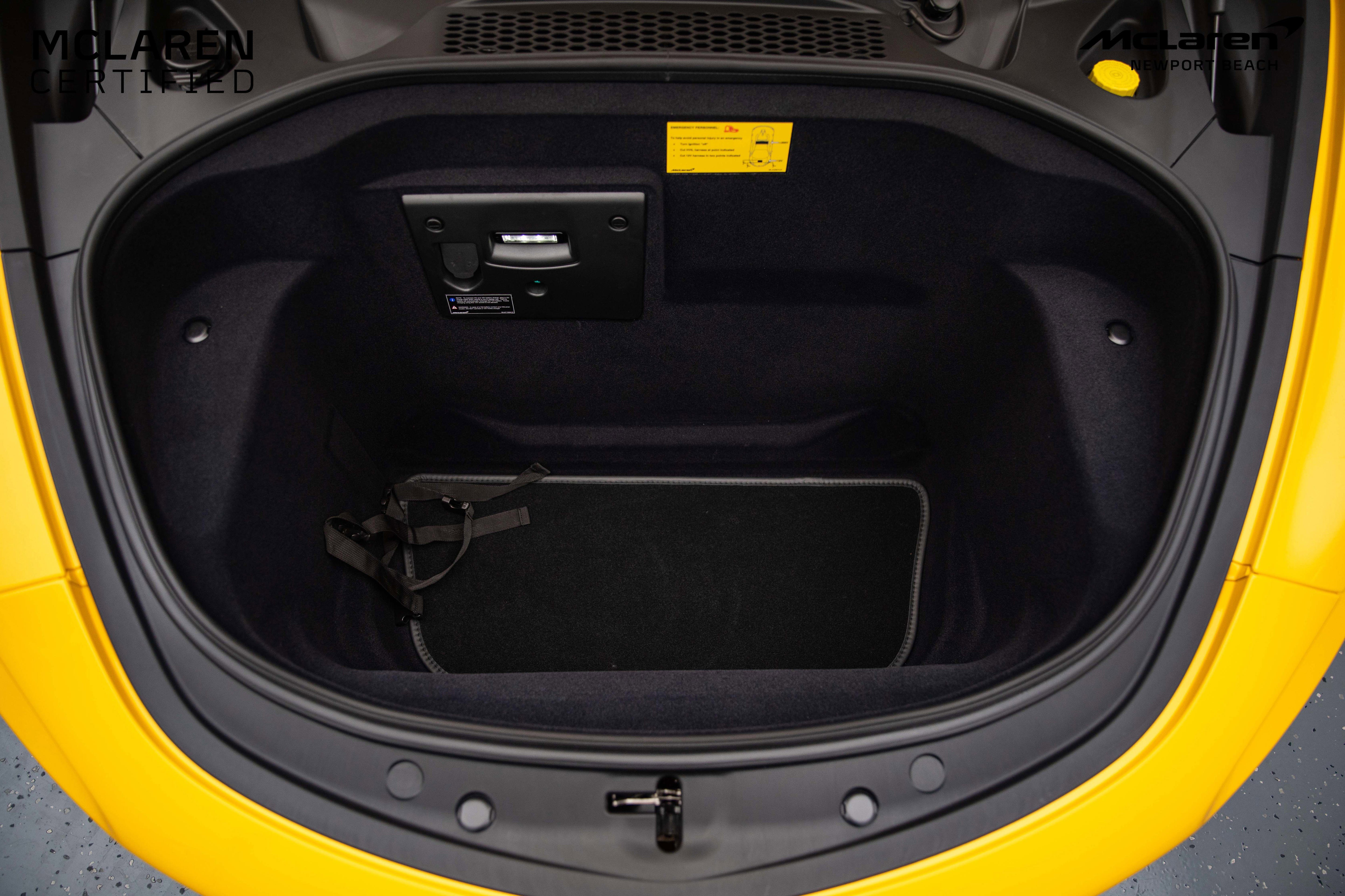 Used 2025 McLaren Artura Spider image 9