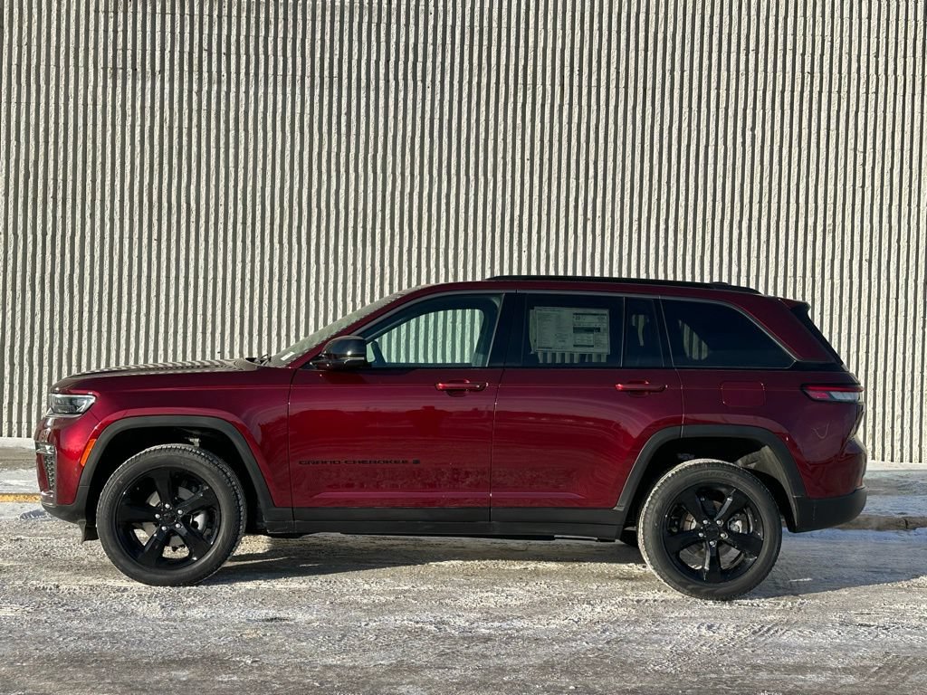 New 2026 Jeep Grand Cherokee Limited w/ Limited Altitude Package AWD/4WD image 2