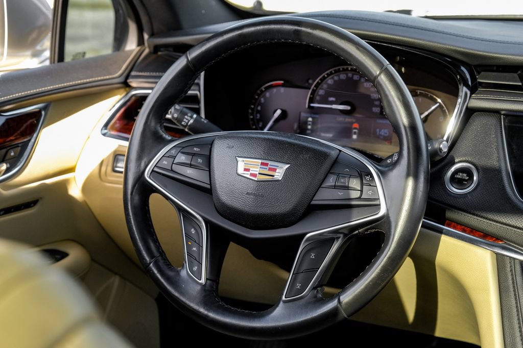 Used 2017 Cadillac XT5 Luxury w/ Driver Awareness Package FWD image 14