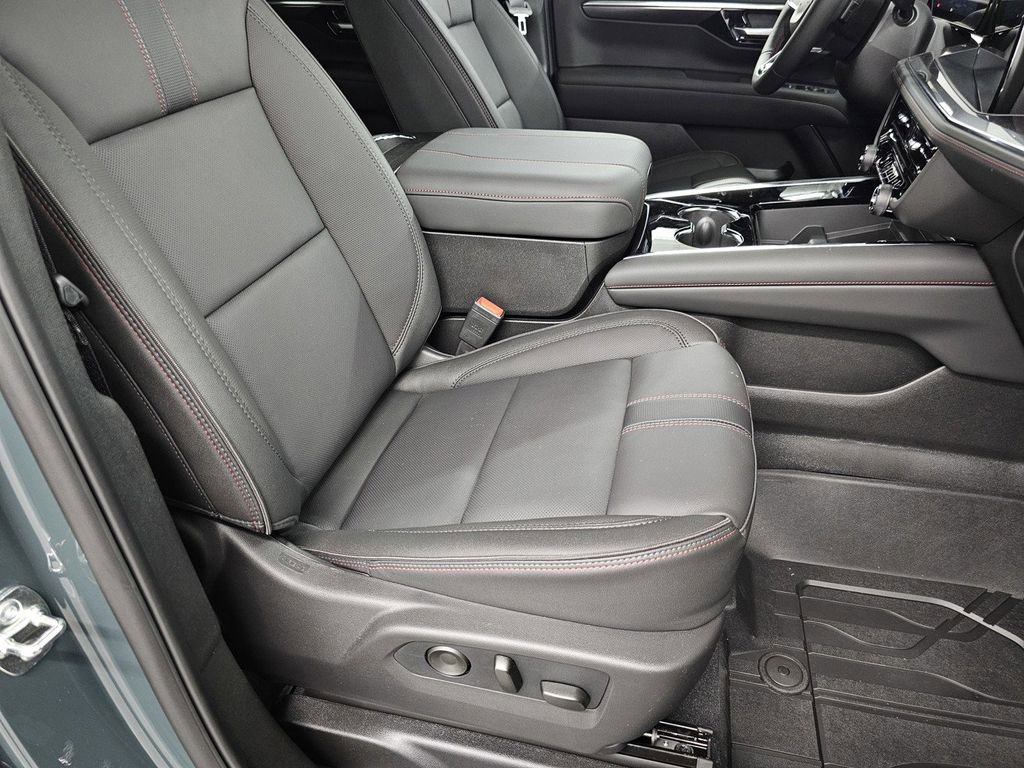 New 2026 Chevrolet Suburban RST w/ RST Capability Package image 18