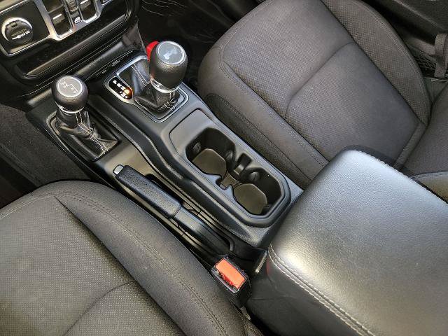Used 2023 Jeep Wrangler Unlimited Sahara w/ LED Lighting Group AWD/4WD image 24
