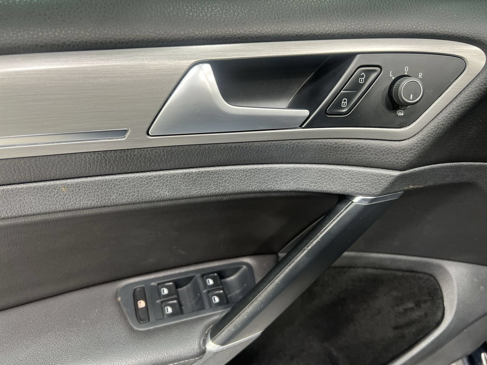 Used 2015 Volkswagen Golf TDI SE w/ Lighting Package FWD image 13